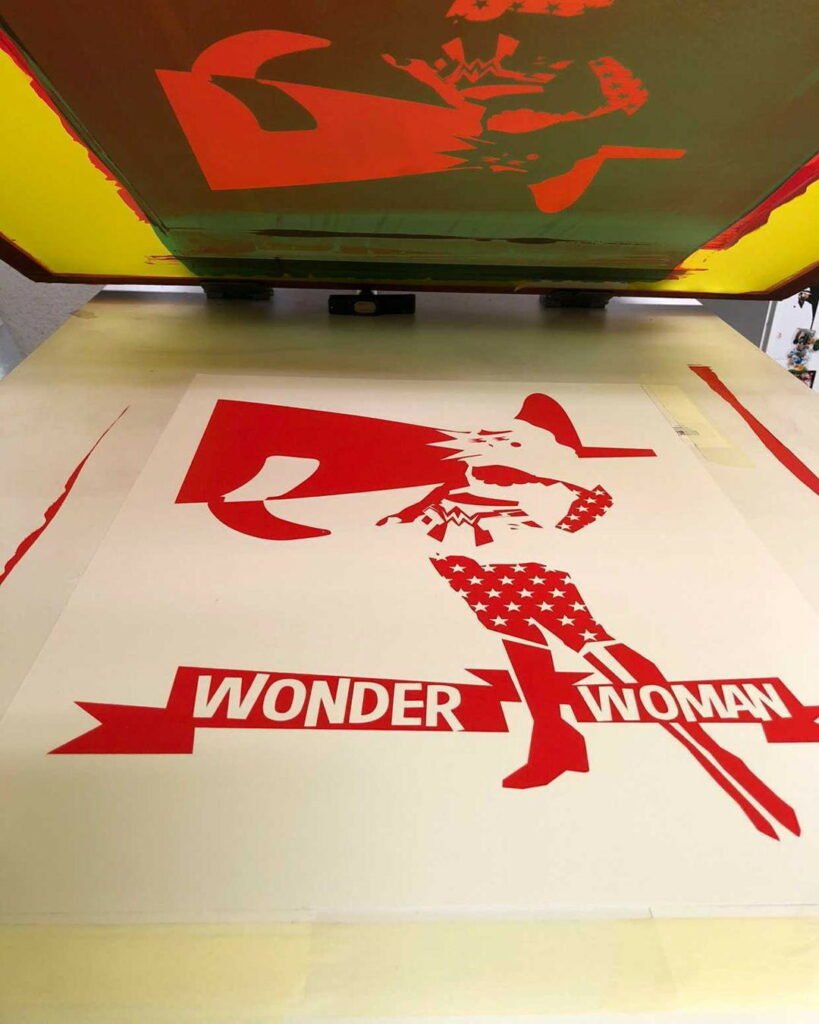 Printmaking process of Wonder Woman by setdebelleza