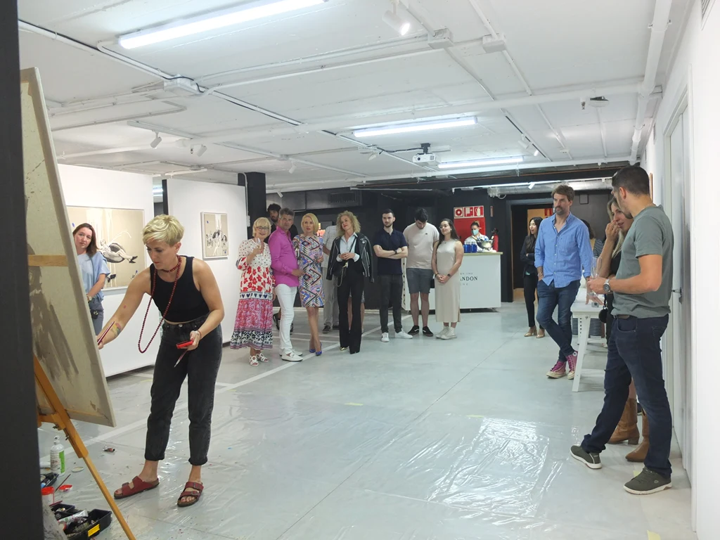 Carolina Adan paints in front of the audience at 2B Art Gallery Calvia