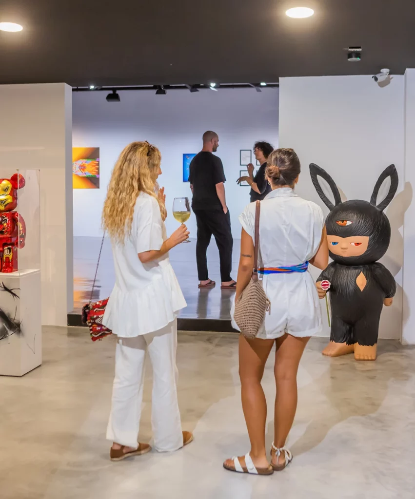Visitors at 2B Art Gallery Palma
