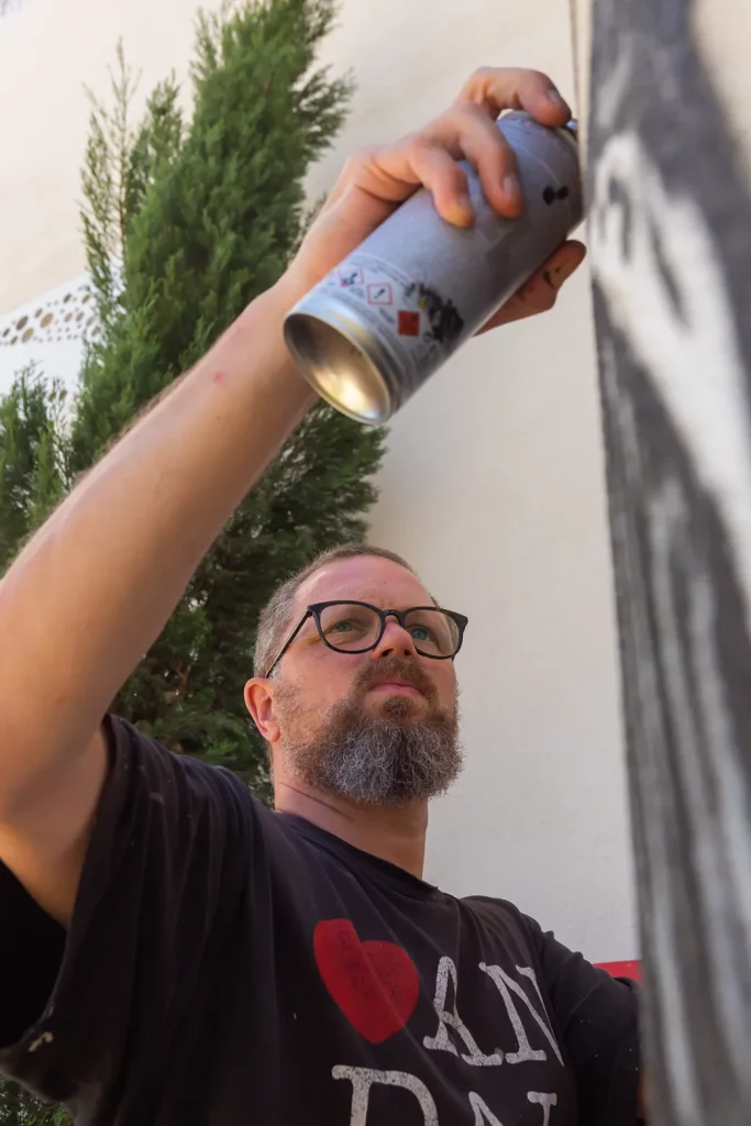 Nick Walker paints a mural at 2B Art Gallery 